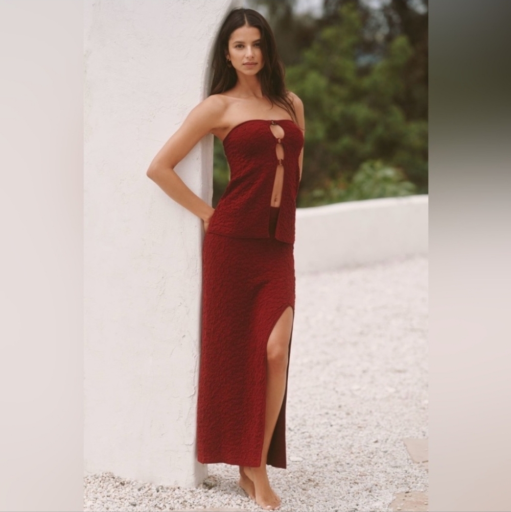 ANTHROPOLOGIE Celandine Puckered Side-Slit Maxi Skirt Dark Red NWT MSRP 98 Sz M - Picture 2 of 10